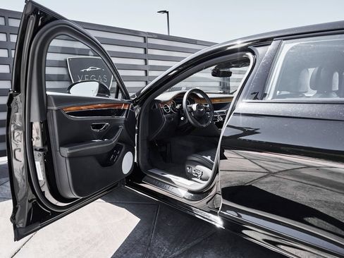 Used 2024 Bentley Flying Spur V8 AWD/4WD image 30