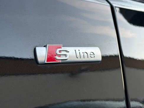 Used 2025 Audi Q3 2.0T Premium image 16