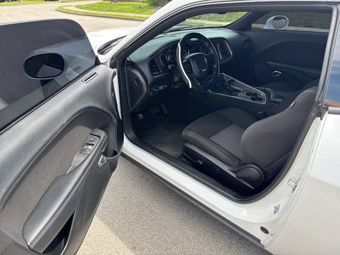 Used 2022 Dodge Challenger GT RWD image 5