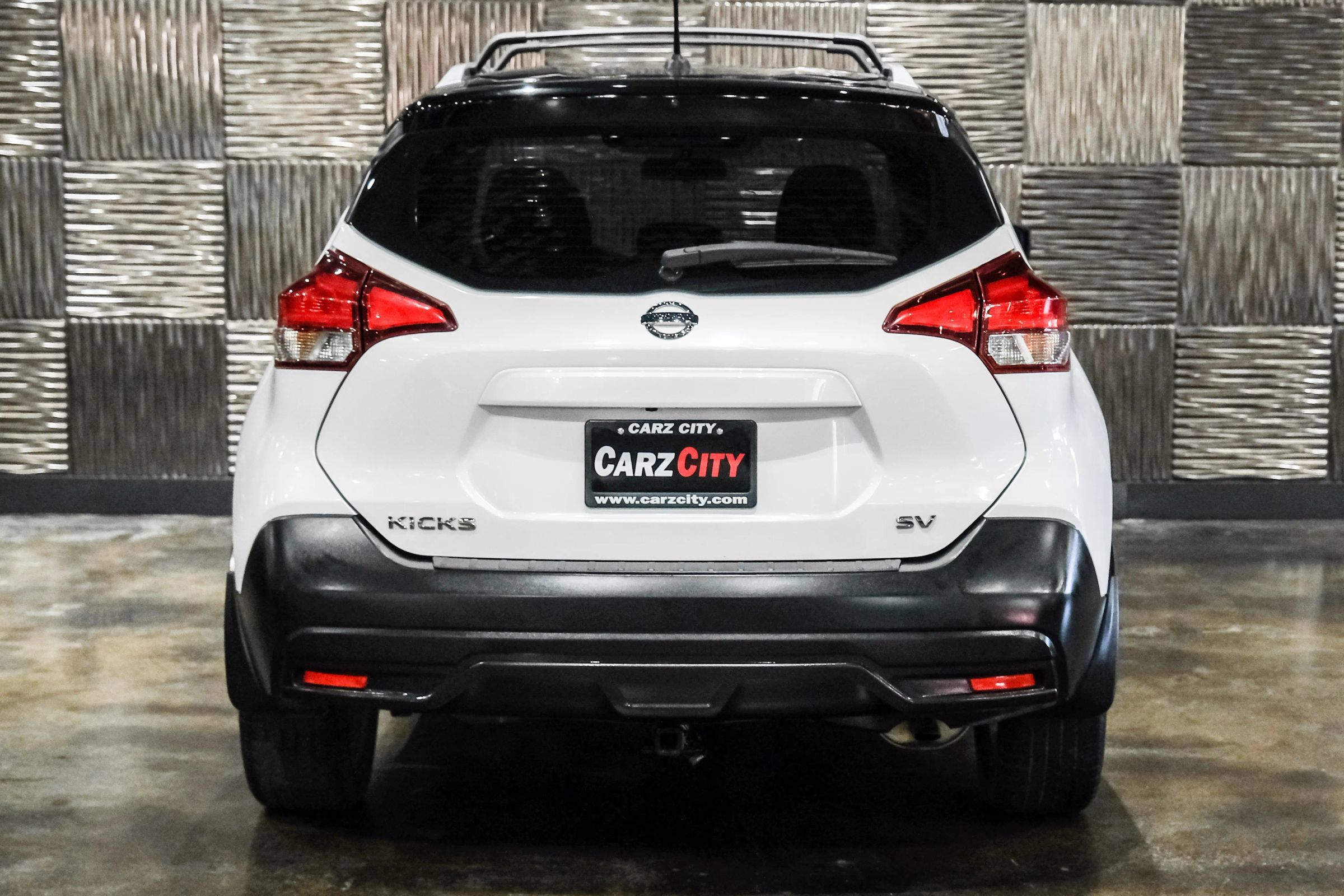 Used 2018 Nissan Kicks SV FWD image 10