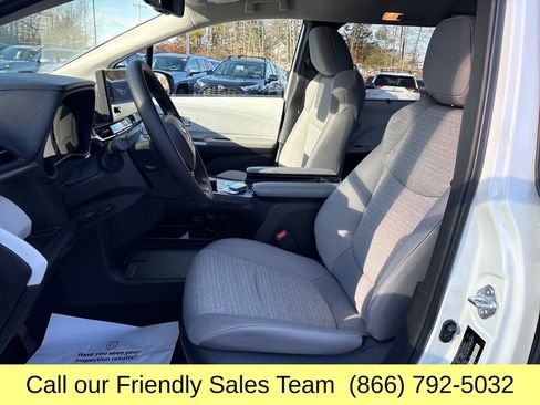 New 2026 Toyota Sienna LE image 9