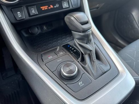 Used 2022 Toyota RAV4 XLE w/ Convenience Package AWD/4WD image 11
