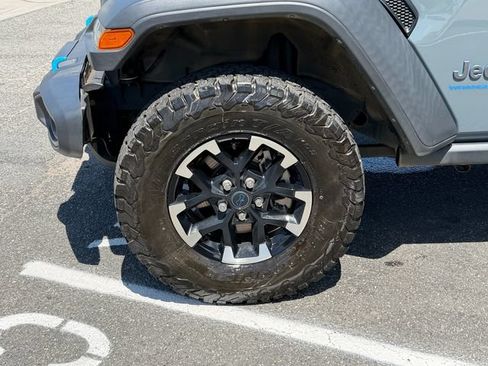 Used 2024 Jeep Wrangler Unlimited Rubicon 4xe AWD/4WD image 13