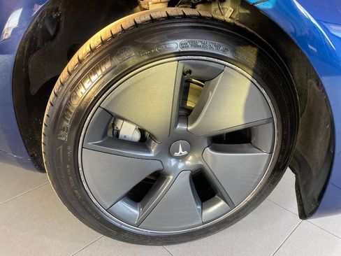 Used 2023 Tesla Model 3 Standard Range image 9