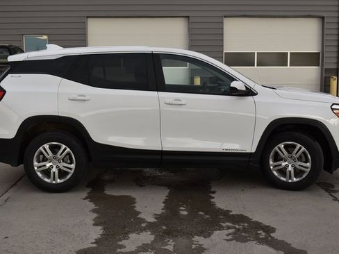 Used 2024 GMC Terrain SLE image 7