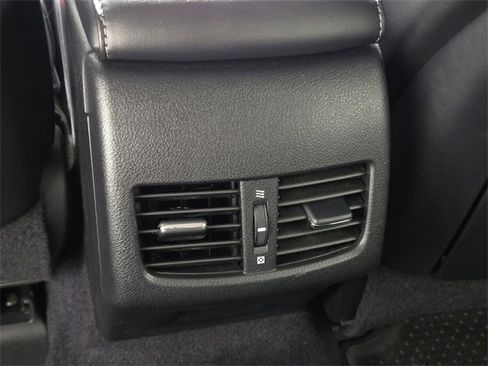 Used 2013 Lexus ES 300h w/ Luxury Pkg image 16