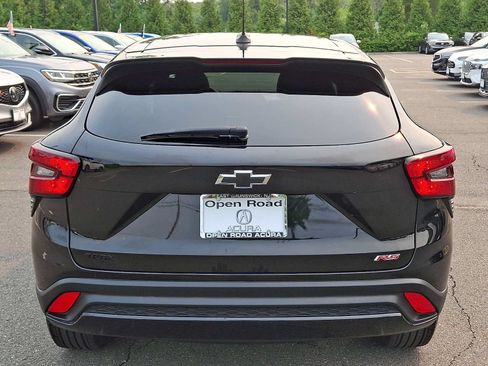 Used 2024 Chevrolet Trax RS w/ Sunroof Package FWD image 5