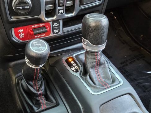 Used 2021 Jeep Gladiator Rubicon AWD/4WD image 16