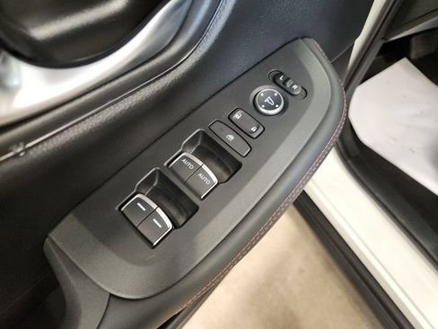Certified 2025 Honda HR-V Sport image 19