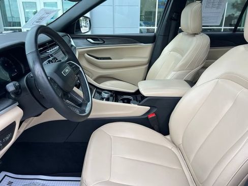 Used 2023 Jeep Grand Cherokee Limited AWD/4WD image 30
