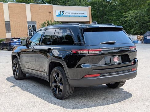 Used 2023 Jeep Grand Cherokee Limited w/ Black Appearance Package AWD/4WD image 8
