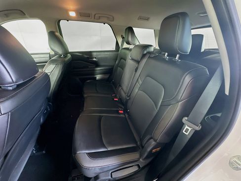 Used 2024 Nissan Pathfinder SL image 28