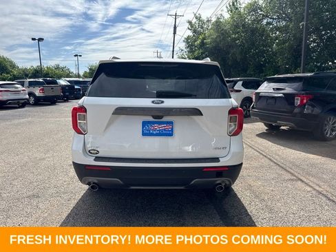 Used 2022 Ford Explorer XLT w/ Equipment Group 202A AWD/4WD image 3