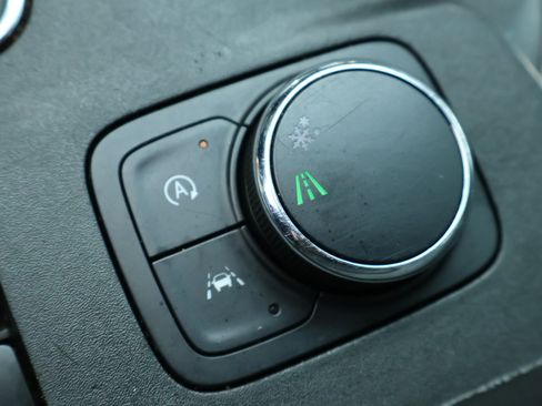 Used 2022 Chevrolet Traverse LS FWD image 17