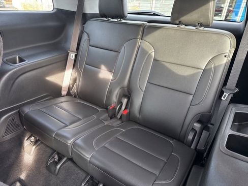 Used 2023 GMC Acadia SLT image 26