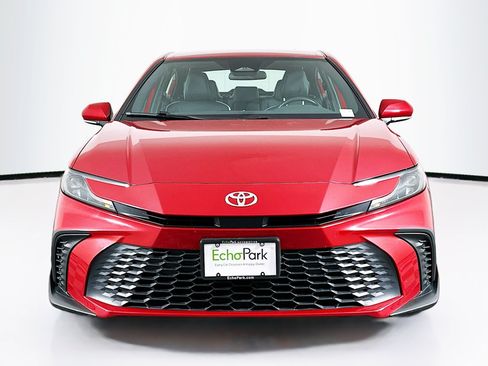 Used 2025 Toyota Camry SE FWD image 2