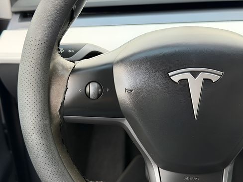 Used 2023 Tesla Model Y Long Range AWD/4WD image 42