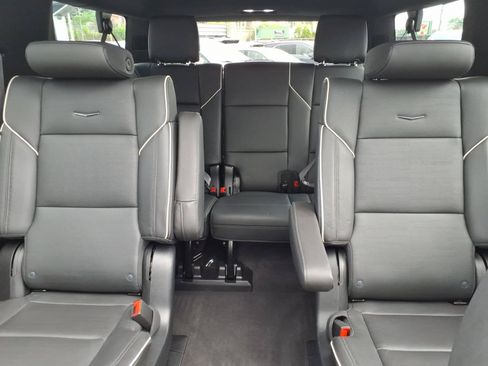 Used 2024 Cadillac Escalade ESV Premium Luxury AWD/4WD image 36
