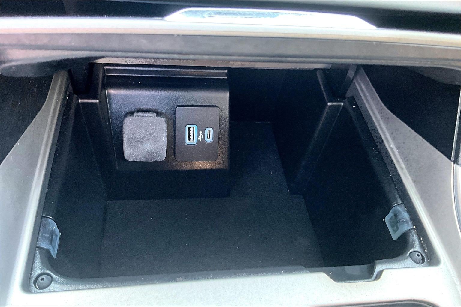 Used 2022 Ford Explorer XLT AWD/4WD image 34