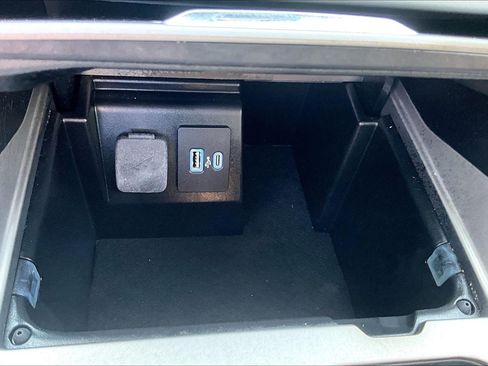 Used 2022 Ford Explorer XLT AWD/4WD image 34
