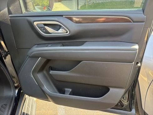 Used 2023 GMC Yukon SLE w/ Gmc Pro Safety Plus Package AWD/4WD image 27