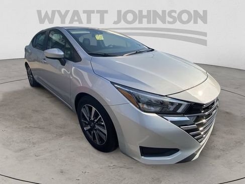 Used 2025 Nissan Versa SV FWD image 12