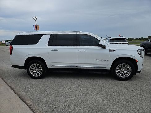Used 2021 GMC Yukon XL Denali AWD/4WD image 9