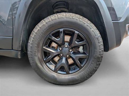 Used 2017 Jeep Cherokee Trailhawk w/ Comfort/Convenience Group AWD/4WD image 22