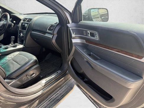 Used 2017 Ford Explorer Platinum AWD/4WD image 27