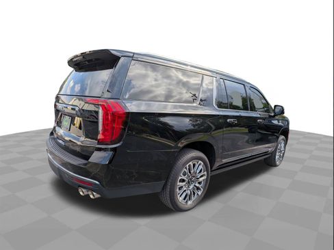 Used 2023 GMC Yukon XL Denali Ultimate w/ LPO, Floor Liner Package AWD/4WD image 4