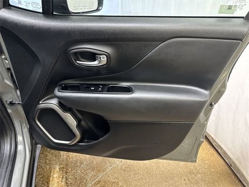 Used 2022 Jeep Renegade Latitude w/ Sun/Sound Group image 27