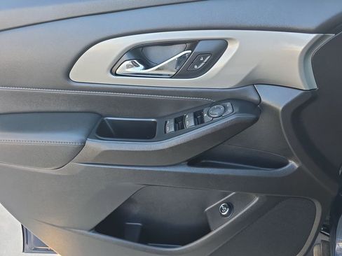 Used 2023 Chevrolet Traverse LT image 24