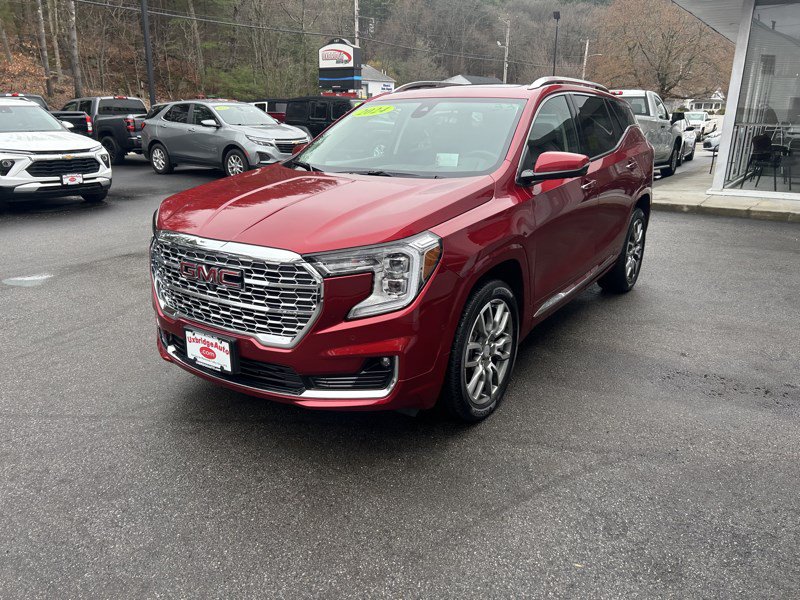 Used 2024 GMC Terrain Denali w/ Denali Premium Package AWD/4WD image 4