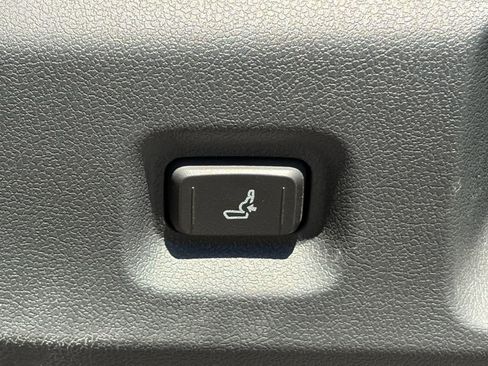 Used 2025 Toyota Tacoma SR5 AWD/4WD image 22