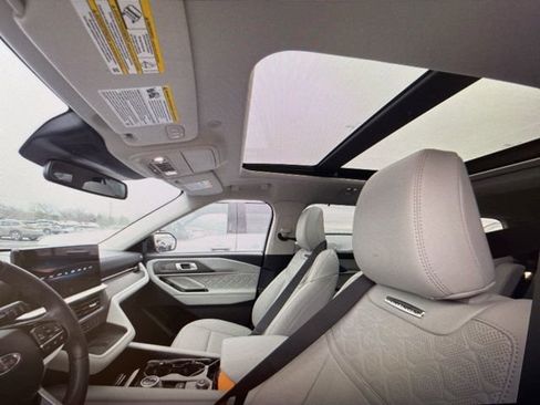 Used 2025 Ford Explorer Platinum w/ LUX Leather Package image 7