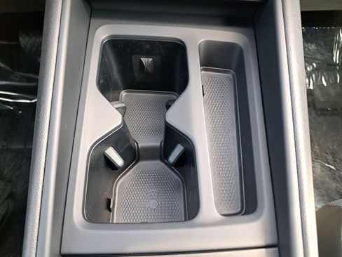 New 2025 Volkswagen Tiguan SE FWD image 23