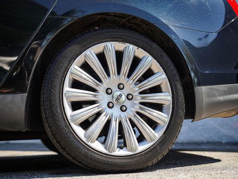 Used 2014 Lincoln MKS image 19