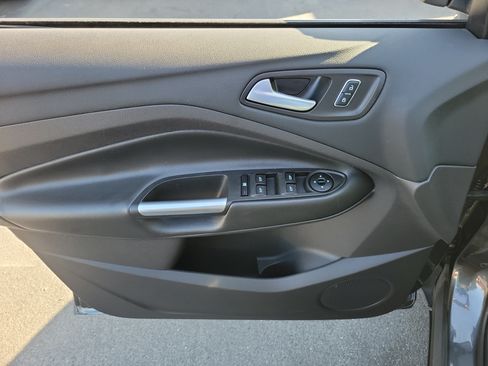 Used 2016 Ford Escape SE w/ SE Chrome Package FWD image 10