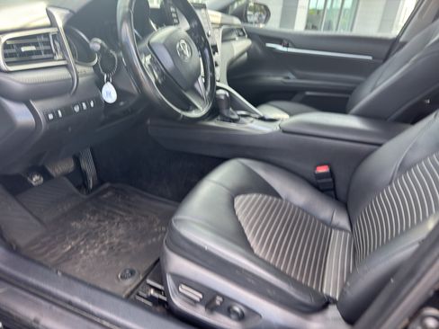 Used 2021 Toyota Camry SE w/ Cold Weather Package FWD image 10