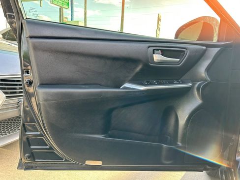Used 2016 Toyota Camry LE FWD image 12