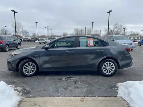 Used 2022 Kia Forte Sedan image 4