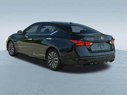 Used 2023 Nissan Altima 2.5 SV w/ SV Premium Package FWD image 5