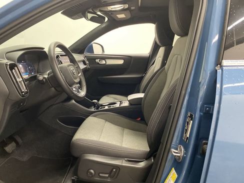 Used 2024 Volvo XC40 B5 Core image 14