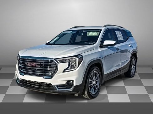 Certified 2024 GMC Terrain SLT image 3