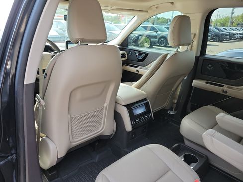 Used 2022 Lincoln Aviator Reserve RWD image 17