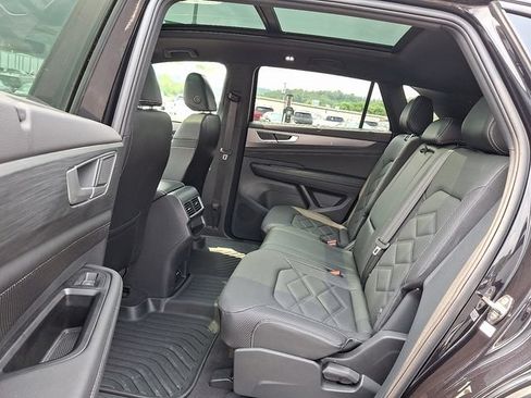 Used 2024 Volkswagen Atlas Cross Sport SE w/ Panoramic Sunroof Package FWD image 10