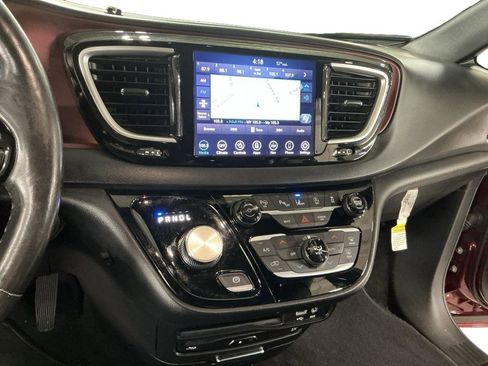 Used 2020 Chrysler Pacifica Touring-L image 7