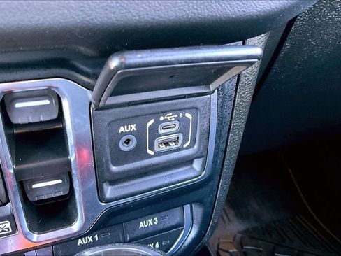 Used 2024 Jeep Wrangler Unlimited Rubicon AWD/4WD image 32
