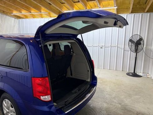 Used 2018 Dodge Grand Caravan SE w/ UConnect Hands-Free Group image 10