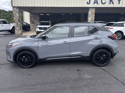 Used 2022 Nissan Kicks SR w/ Premium Package FWD image 1
